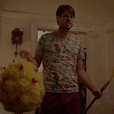 Thomas Ward interpreta a Tom en 'Please Like Me'