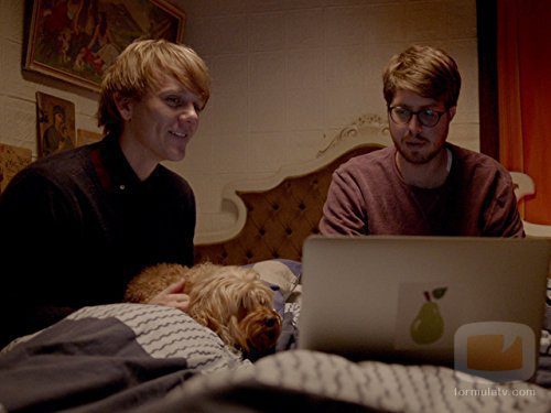 Josh Thomas y Thomas Ward en 'Please Like Me'