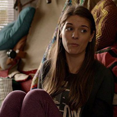 Caitlin Stasey es Claire en 'Please Like Me'