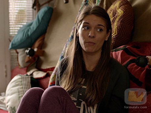 Caitlin Stasey es Claire en 'Please Like Me'