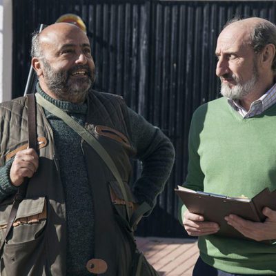 Enrique Pastor habla con un ciudadano de Villazarcillo en 'La que se avecina'
