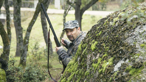 Antonio Recio se viste de camuflaje para salir de caza en 'La que se avecina'