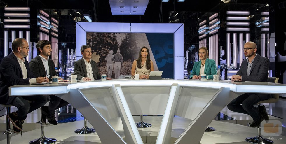 Ana Pastor presentando el programa 'El Objetivo' sobre pensiones