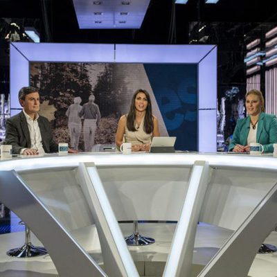 Ana Pastor presentando el programa 'El Objetivo' sobre pensiones