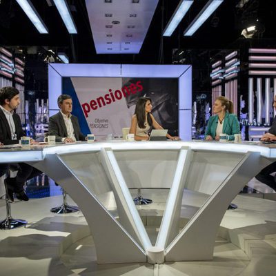 La periodista Ana Pastor en la mesa de debate de 'El Objetivo'