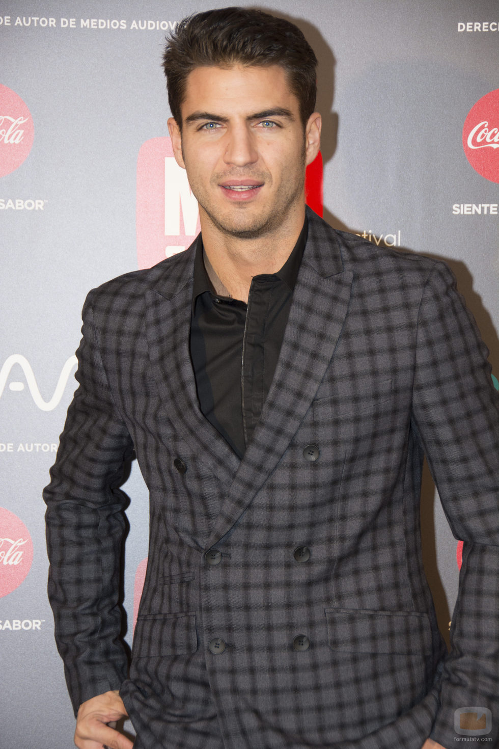 Maxi Iglesias posa en los Premios MiM 2016