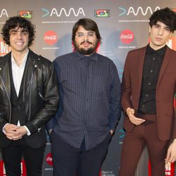 Javier Ambrossi y Javier Calvo con el actor Brays Efe ('Paquita Salas') en los Premios MiM 2016