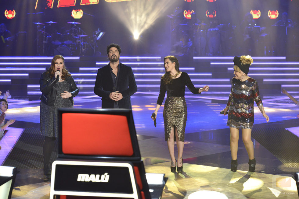 El equipo de Malú canta en los segundos directos de 'La Voz'