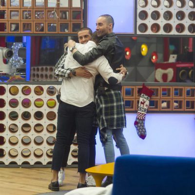 Miguel y Rodrigo felicitan a Alain tras salvarse de la expulsión en 'Gran Hermano 17'