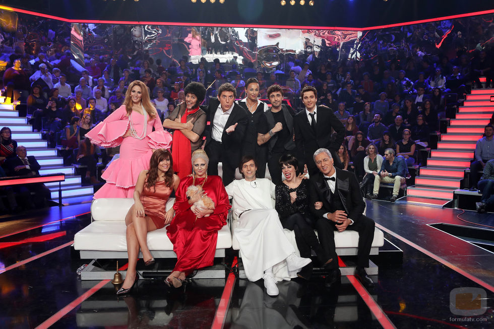 Manel Fuentes junto con los participantes de 'Tu cara me suena' en la novena gala