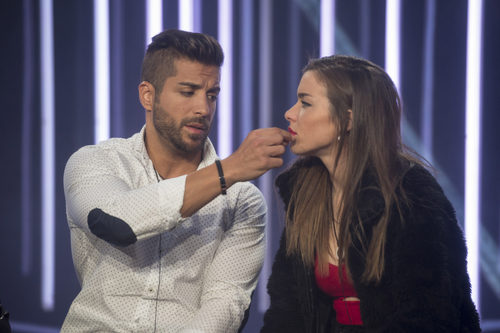 Alain y Meritxell, cómplices en la sala de expulsión en la gala 14 de 'Gran Hermano 17'