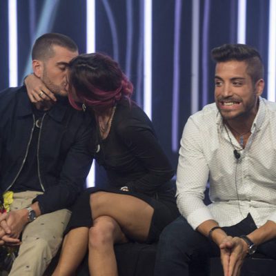 Alain acompañado por Rodrigo y Bea en la gala 14 de 'Gran Hermano 17'