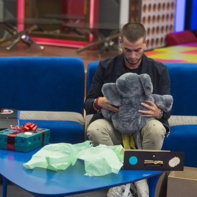 Rodrigo con su peluche en la gala 14 de 'Gran Hermano 17'