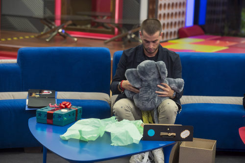 Rodrigo con su peluche en la gala 14 de 'Gran Hermano 17'