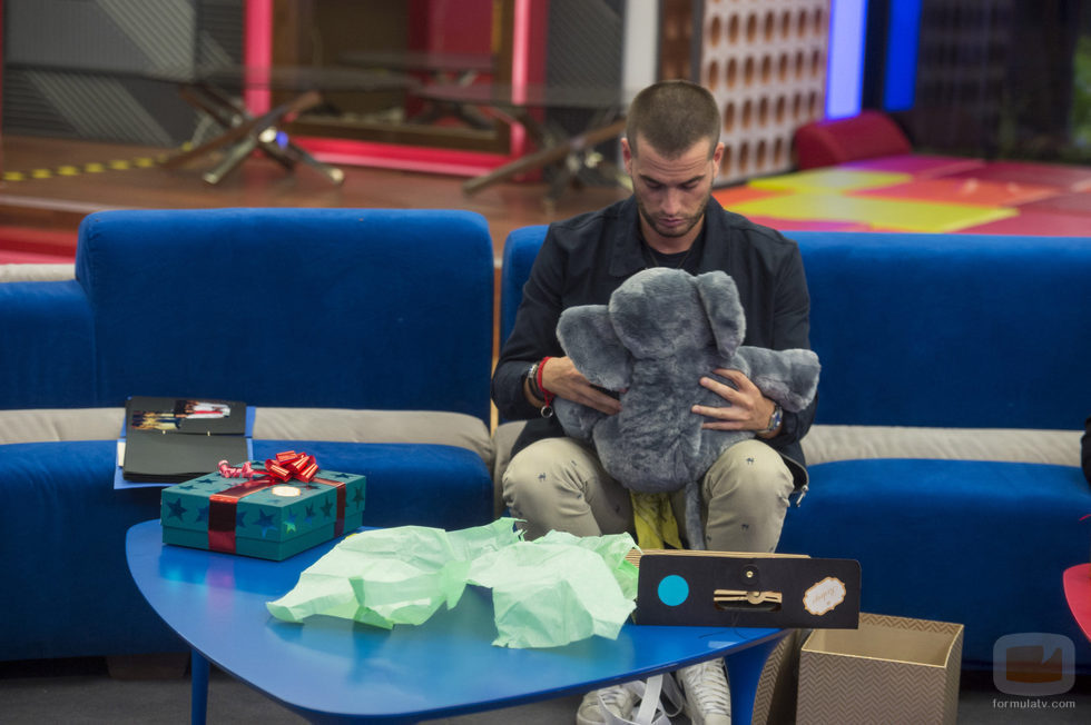 Rodrigo con su peluche en la gala 14 de 'Gran Hermano 17'