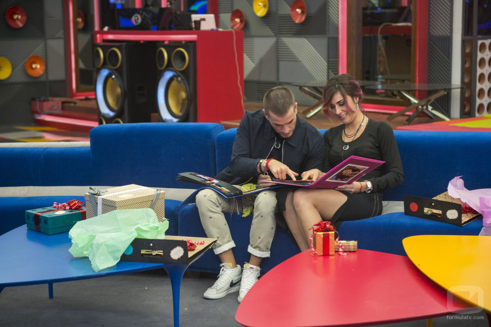 Rodri y Bea comparten sus regalos de Navidad en la gala 14 de 'Gran Hermano 17'