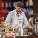 Fernando Tejero cocinando en las instalaciones de  'MasterChef Celebrity'