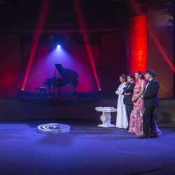 Los miembros del jurado junto a Eva González en el Florida Park durante la final de 'MasterChef Celebrity'
