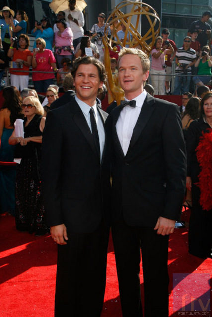 Neil Patrick Harris llega a los Premios Emmy 2008