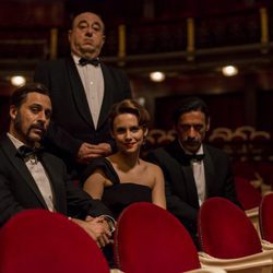 Hugo Silva Aura Garrido y Nacho Fresneda junto con José Ángel Egido en el rodaje de la tercera temporada de 'El Ministerio del Tiempo'