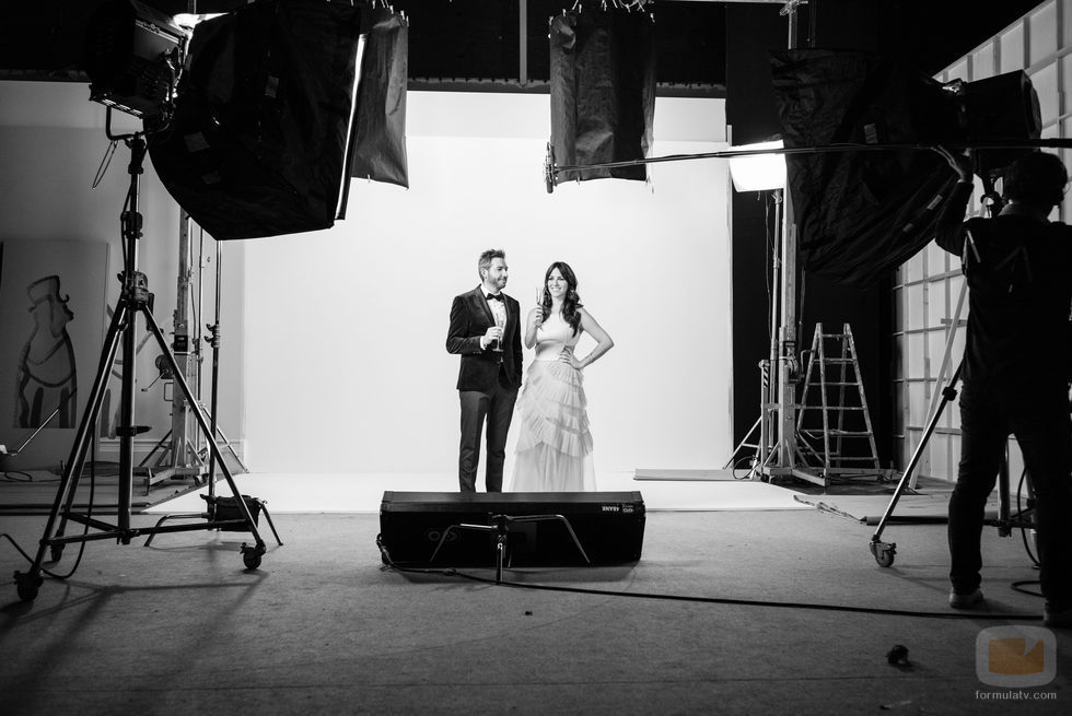 Frank Blanco e Irene Junquera preparados para brindar en la promoción de las campanadas 2016-2017