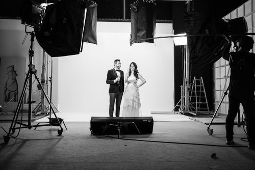 Frank Blanco e Irene Junquera preparados para brindar en la promoción de las campanadas 2016-2017