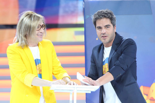 Joaquín Reyes y Ernesto Sevilla actuando en la Gala de los 60 años de TVE