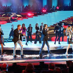 Fórmula Abierta actuando en la Gala de los 60 años de TVE