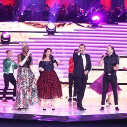 Lucrecia, Llum Barrera, Juanjo Pardo y Alex O'Dogherty actuando en la Gala de los 60 años de TVE