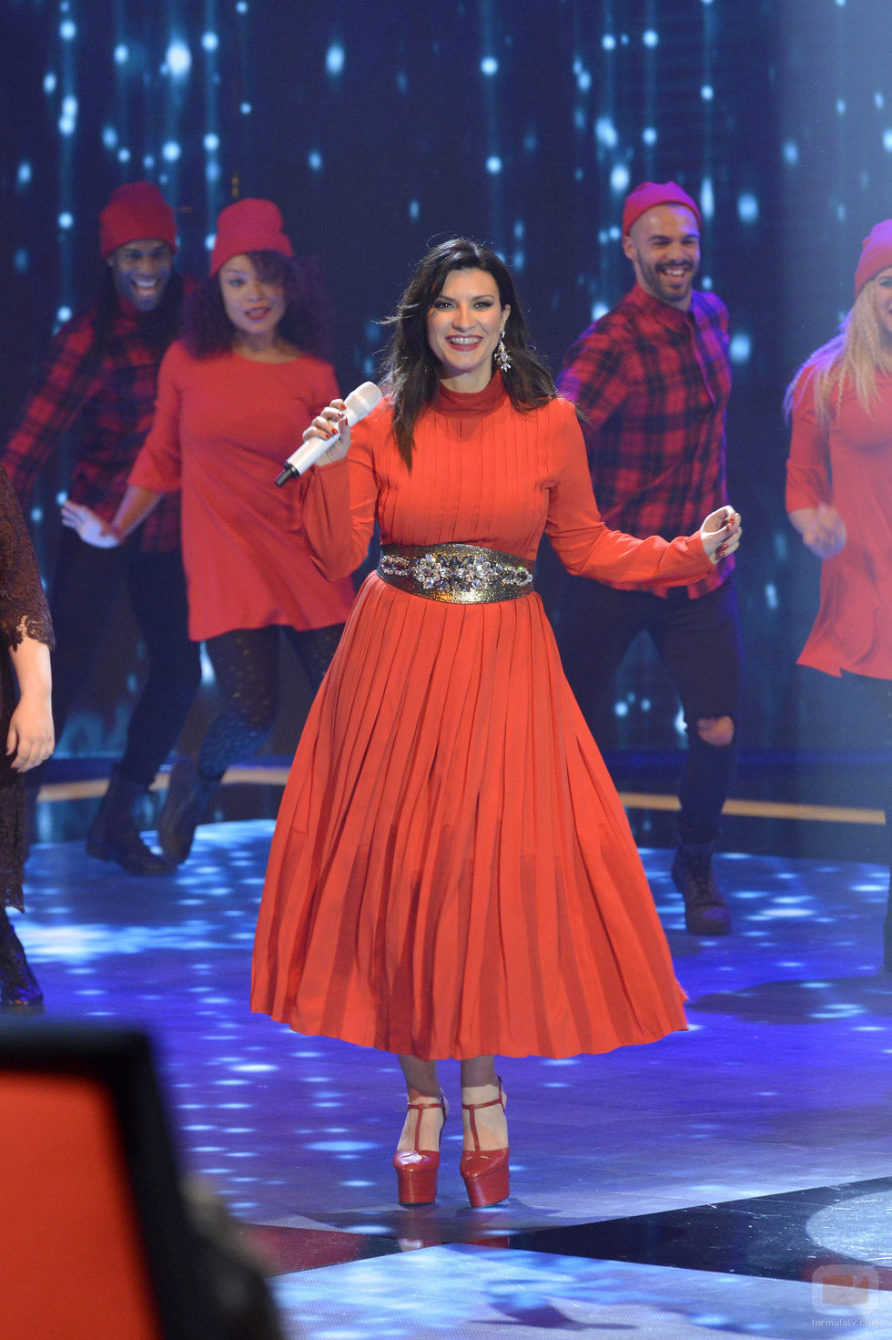 Laura Pausini actuando en la final de 'La Voz'