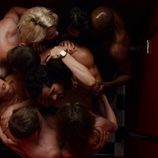 Varios protagonistas de 'Sense8', completamente desnudos, organizan una orgía en el capítulo de Navidad