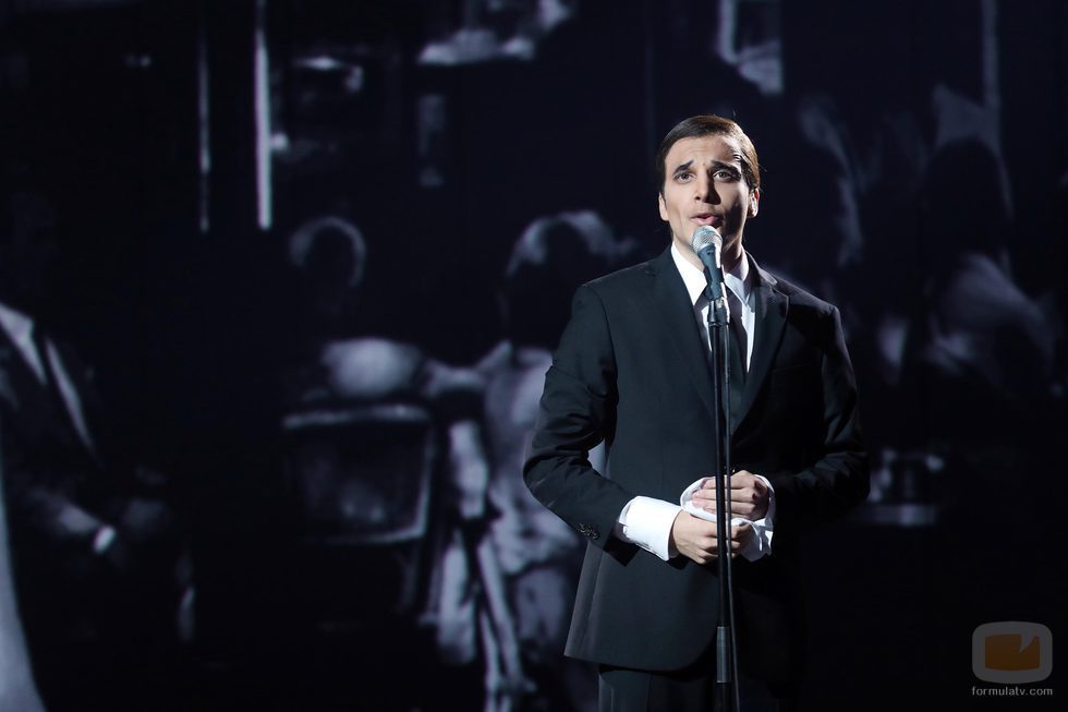 Blas se transforma en Charles Aznavour durante la undécima gala de 'Tu cara me suena'