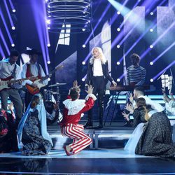 Esther Arroyo se transforma en Kim Carnes durante la undécima gala de 'Tu cara me suena'