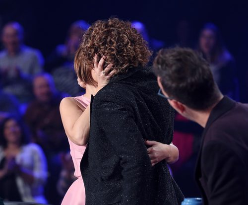 Lorena Gómez se viste de David Bisbal para besar a Chenoa en la undécima gala de 'Tu cara me suena'