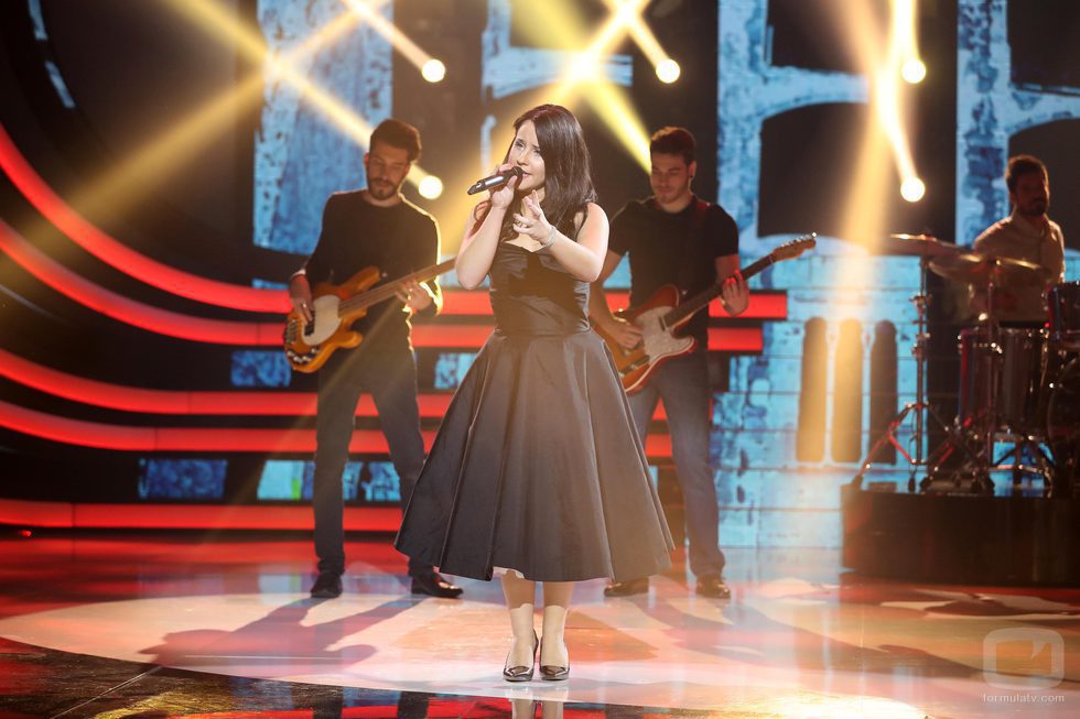 Lucía Gil es Natalia Jiménez en la undécima gala de 'Tu cara me suena'