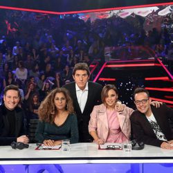 Manel Fuentes posa junto al jurado de 'Tu cara me suena' durante la undécima gala