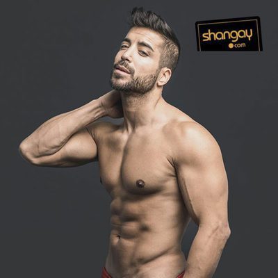 Alain, concursante de 'Gran Hermano 17', en pantalón corto y marcando paquete