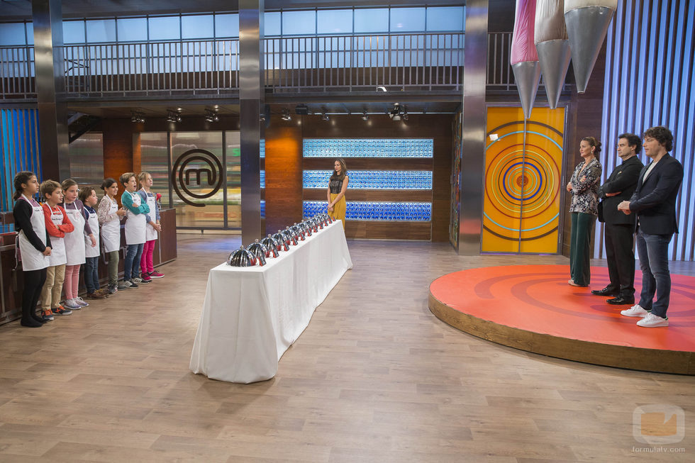 Los concursantes de 'MasterChef Junior' enfrente del jurado