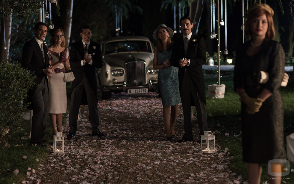 Varios personajes de 'Velvet' en la boda entre Ana y Alberto en 'Velvet'
