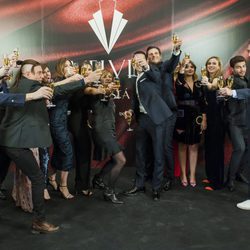 El reparto de 'Velvet' brinda en el evento del último capítulo 