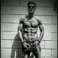 Sergio Ayala, músculos en blanco y negro