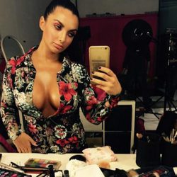 Elettra Lamborghini ('Gran Hermano VIP 5') aparece con un escote de infarto en las redes sociales