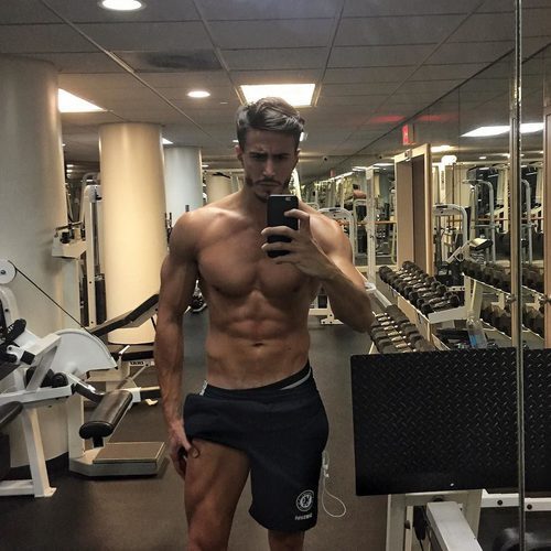 Marco Ferri, concursante de 'Gran Hermano VIP', enseña el torno desnudo a sus seguidores en las redes sociales
