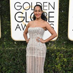 Tracee Ellis Ross, nominada por 'Black-ish', posa en la Alfombra Roja de la 74ª edición de los Globos de Oro