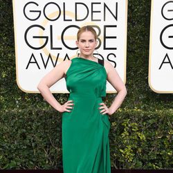 Anna Chlumsky ('Veep') posa en la Alfombra Roja de la 74ª edición de los Globos de Oro