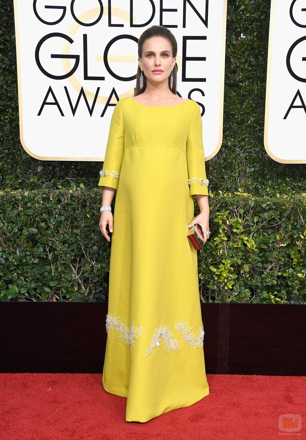 Natalie Portman ('Jackie') posa en la Alfombra Roja de la 74ª edición de los Globos de Oro