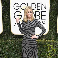 Judith Light ('Transparent') posa en la Alfombra Roja de la 74ª edición de los Globos de Oro