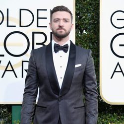 Justin Timberlake posa en la Alfombra Roja de la 74ª edición de los Globos de Oro 