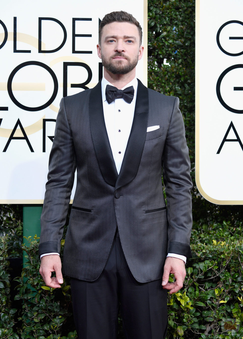 Justin Timberlake posa en la Alfombra Roja de la 74ª edición de los Globos de Oro