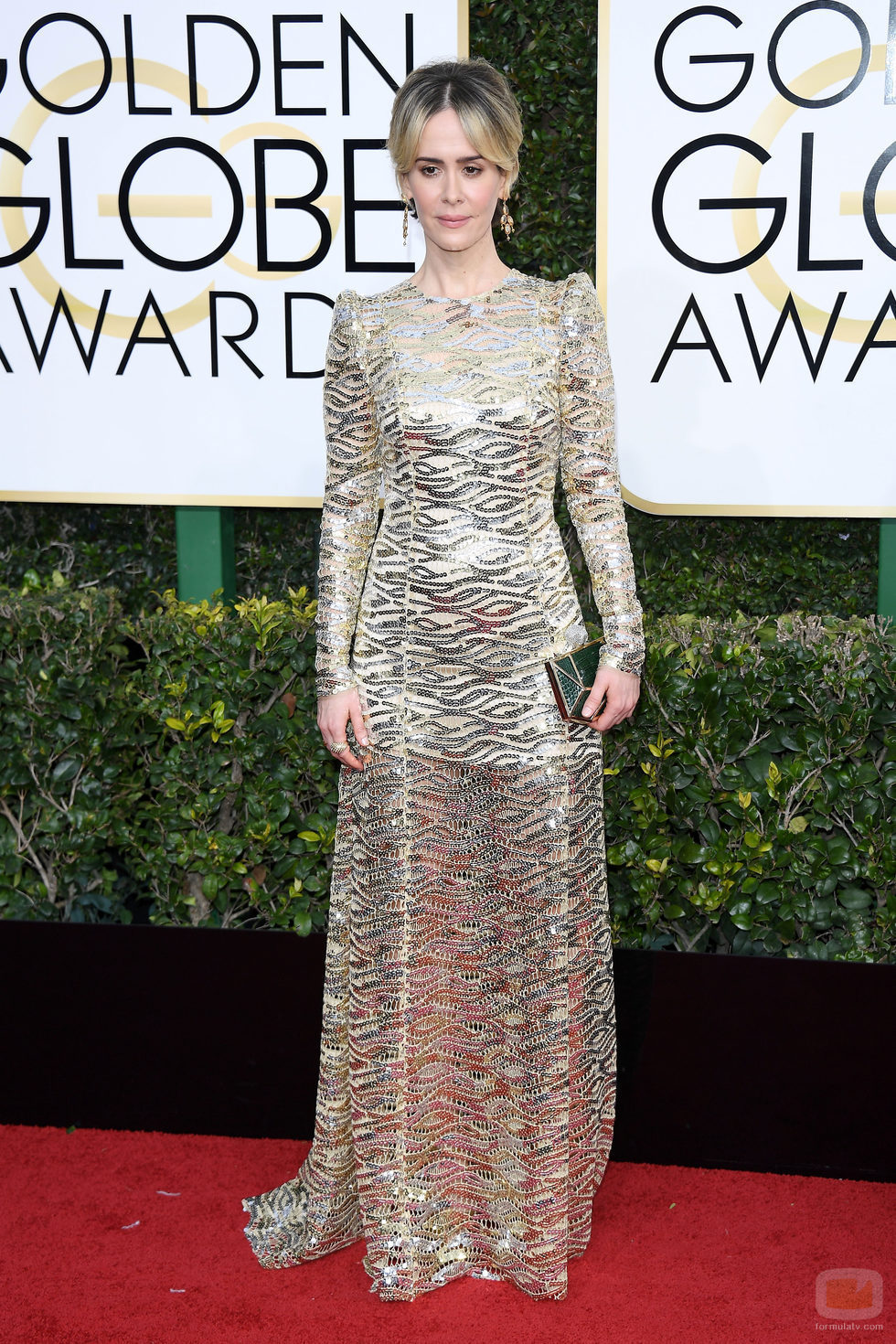 Sarah Paulson, nominada por 'American Crime Story', posa en la Alfombra Roja de la 74ª edición de los Globos de Oro